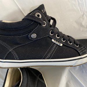Taos Top Star bootie shoes black size 7.5 canvas lace up hi-tops